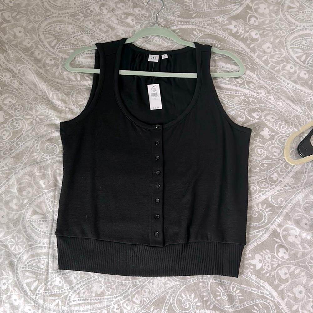 Sleeveless button down shirt